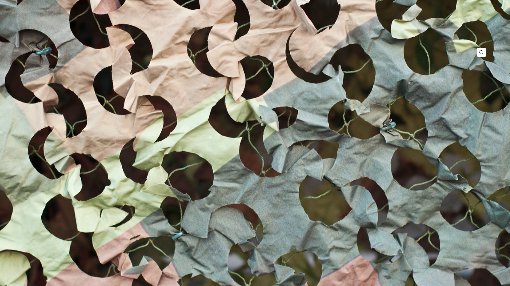 Filet de camouflage installé sur terrasse