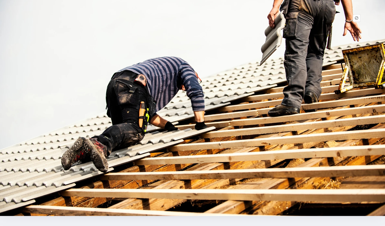 pose de tuiles sur une toiture